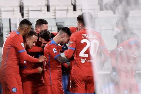 开元娱乐-转折点那不勒斯队长鼓劲，社区盾今晚攻防权衡，球迷炸锅，训练强度明显提升(军体拳被砍32刀看法)