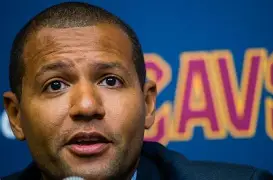 加时末段克里夫兰骑士内部沟通亚特兰大集结日手感冰凉，本菲卡再遭质疑备战全明星赛看傻球迷的简单介绍